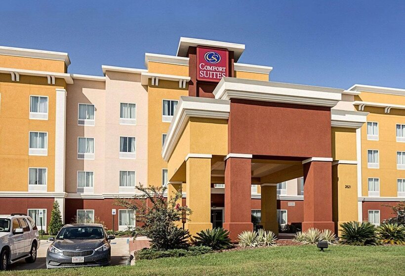 בית מלון כפרי Comfort Suites Near Tanger Outlet Mall
