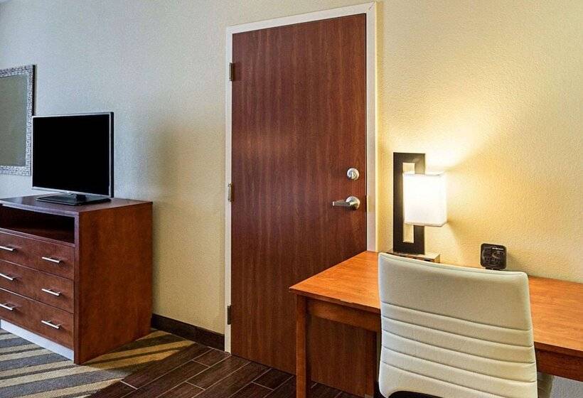 בית מלון כפרי Comfort Suites Near Tanger Outlet Mall