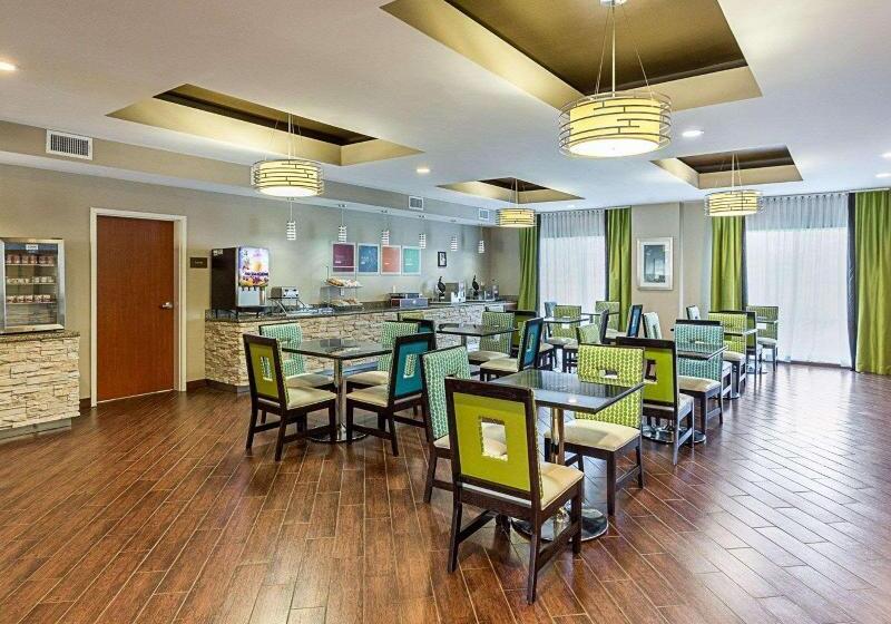 בית מלון כפרי Comfort Suites Near Tanger Outlet Mall