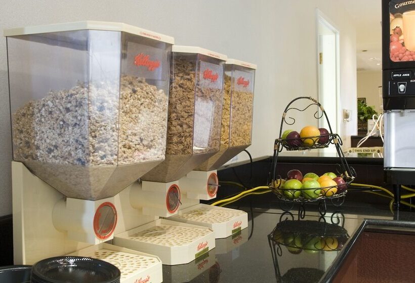 هتل Hawthorn Extended Stay By Wyndham College Station