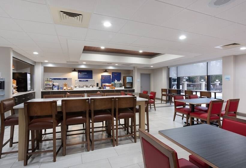호텔 Holiday Inn Express & Suites   Morehead City, An Ihg