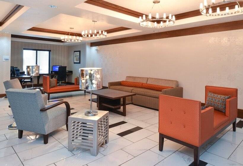 בית מלון כפרי Holiday Inn Express & Suites Greenfield, An Ihg