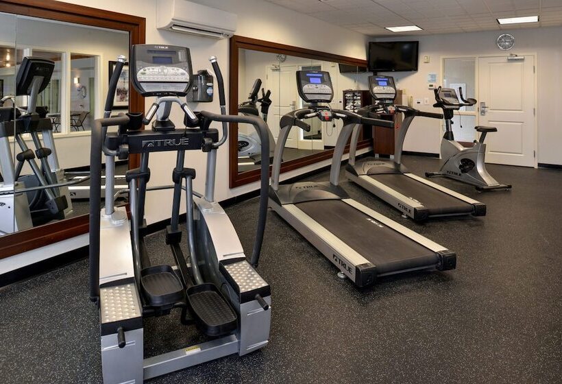 בית מלון כפרי Holiday Inn Express & Suites Greenfield, An Ihg