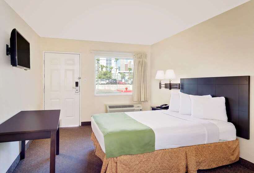 هتل Howard Johnson By Wyndham Las Vegas Near The Strip