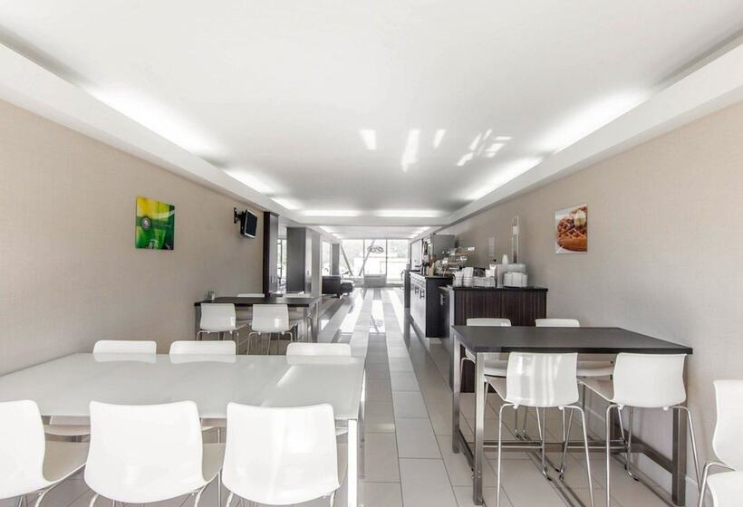 בית מלון כפרי Quality Inn & Suites