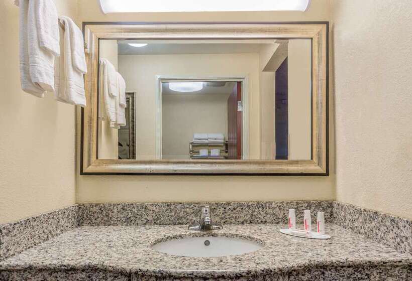 فندق Ramada By Wyndham Panama City