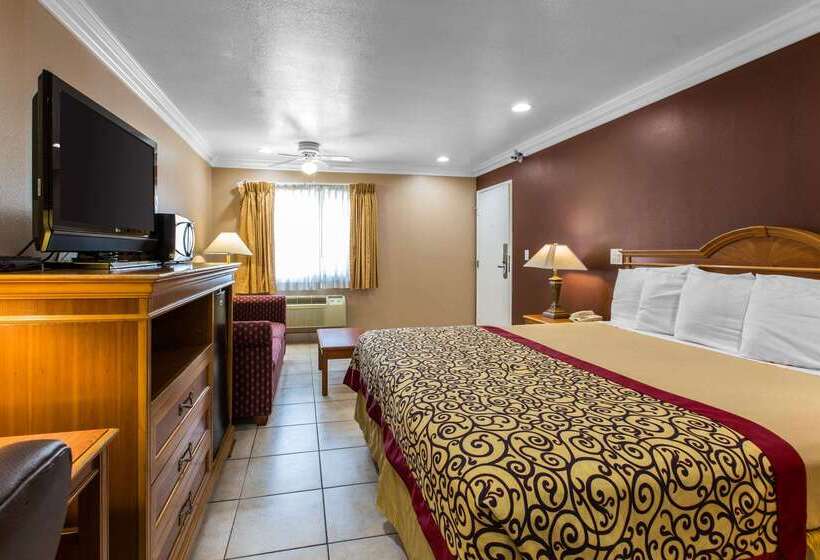 בית מלון כפרי Rodeway Inn