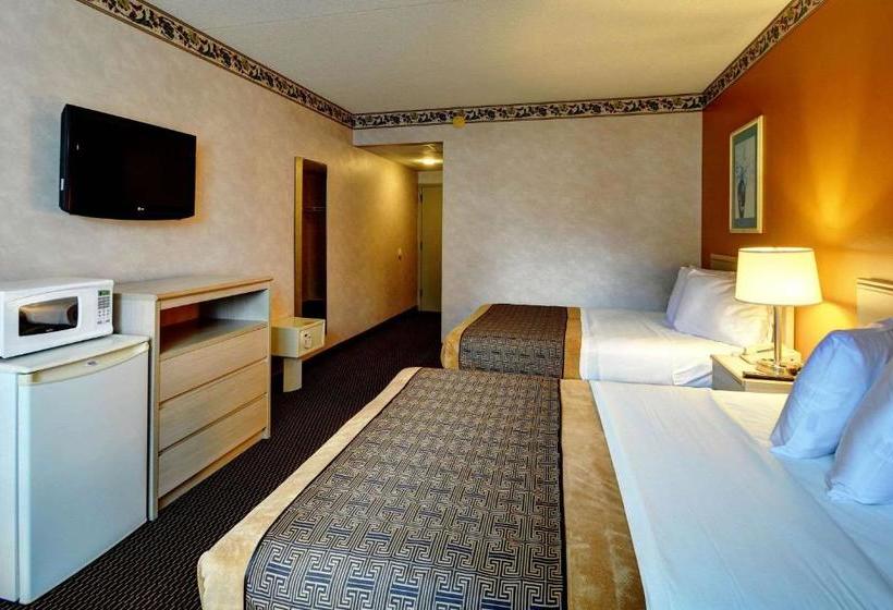 בית מלון כפרי Rodeway Inn Springhills Lake George