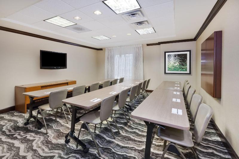 فندق Staybridge Suites Lansing   Okemos By Ihg
