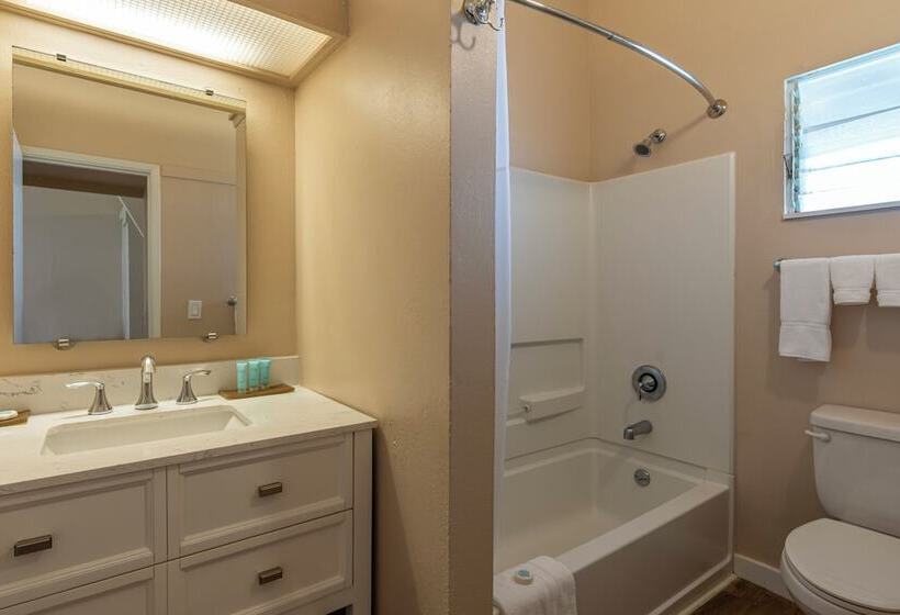 هتل The Iso By Castle