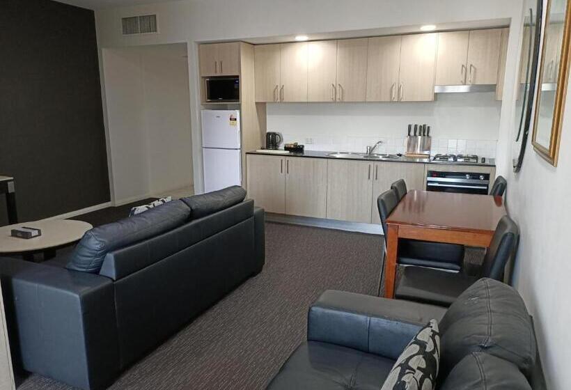 هتل Boulevard On Beaumont