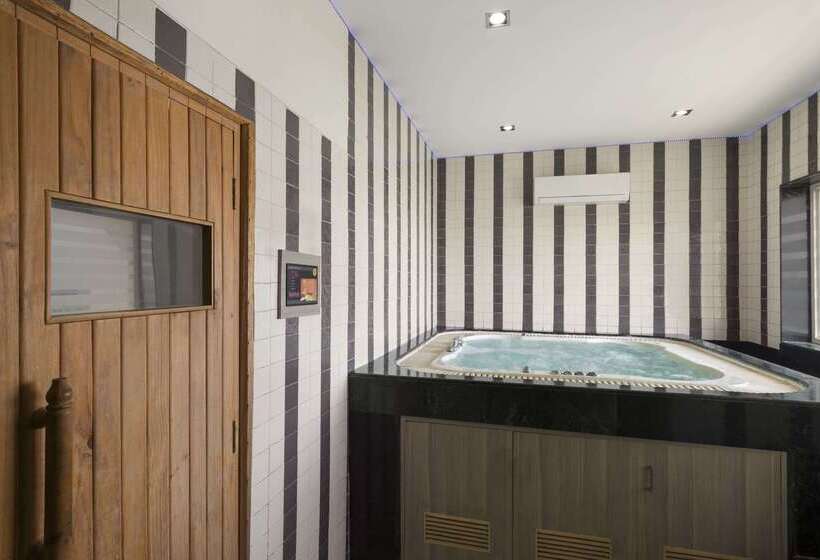 Days Hotel By Wyndham Neemrana