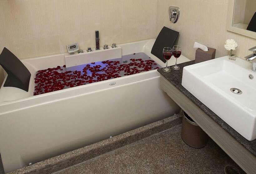 Days Hotel By Wyndham Neemrana