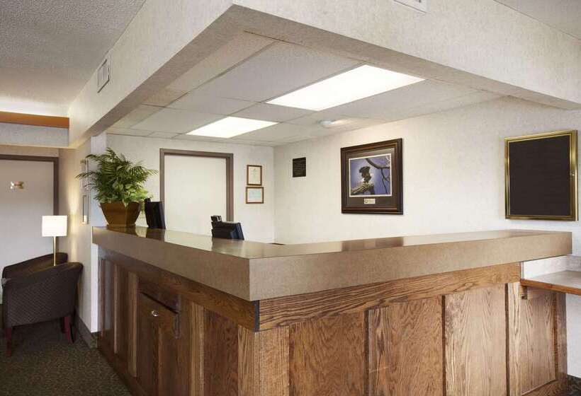 Отель Days Inn By Wyndham Farmville