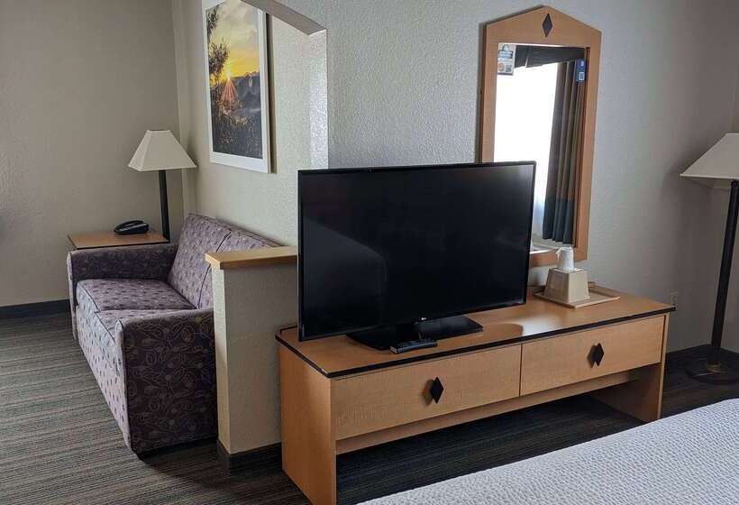 فندق Days Inn & Suites By Wyndham Castle Rock