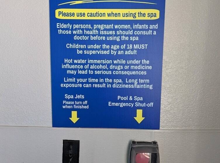 فندق Days Inn & Suites By Wyndham Castle Rock