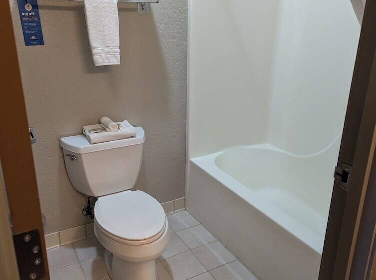 فندق Days Inn & Suites By Wyndham Castle Rock