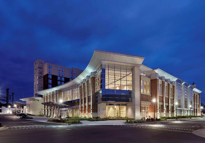 فندق Doubletree By Hilton Lawrenceburg