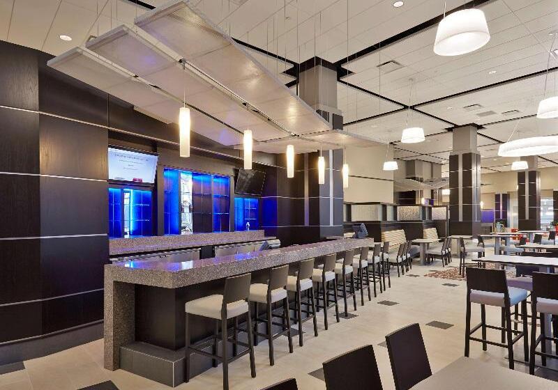 فندق Doubletree By Hilton Lawrenceburg