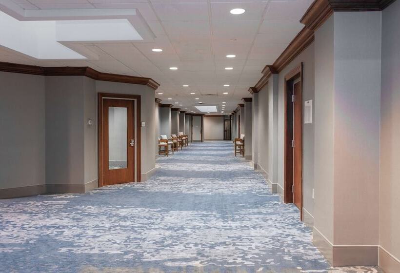 هتل Doubletree By Hilton New Bern Riverfront