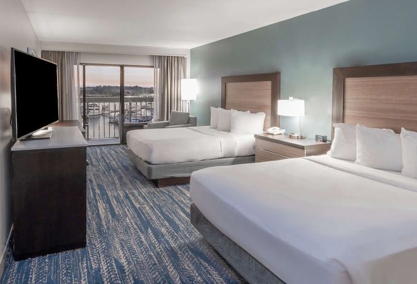 هتل Doubletree By Hilton New Bern Riverfront