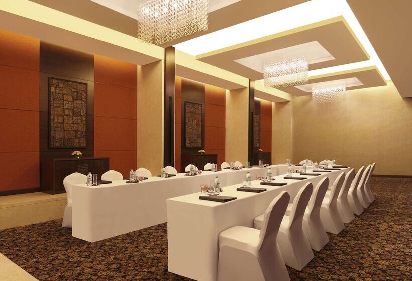 ホテル Doubletree By Hilton Punechinchwad