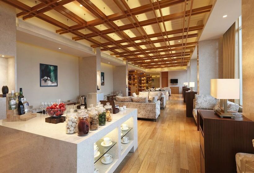 ホテル Doubletree By Hilton Punechinchwad