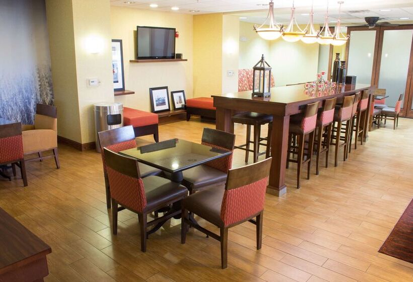 فندق Hampton Inn Junction City