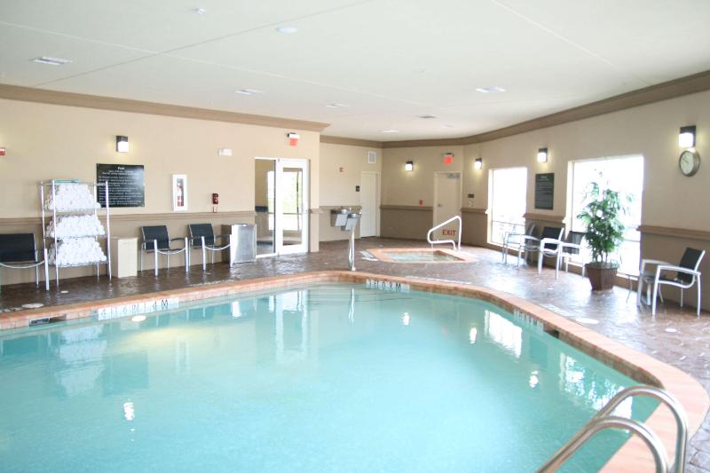 هتل Hampton Inn & Suites Cleburne
