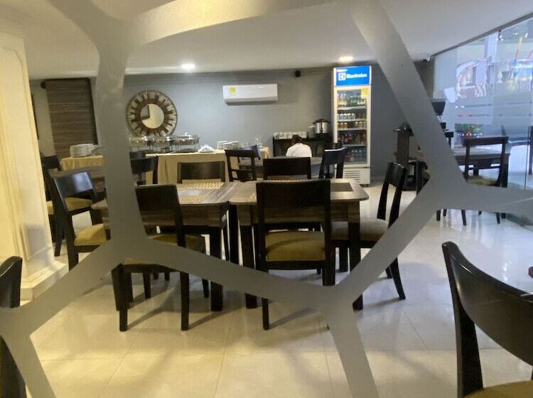 هتل Puerta De Oro