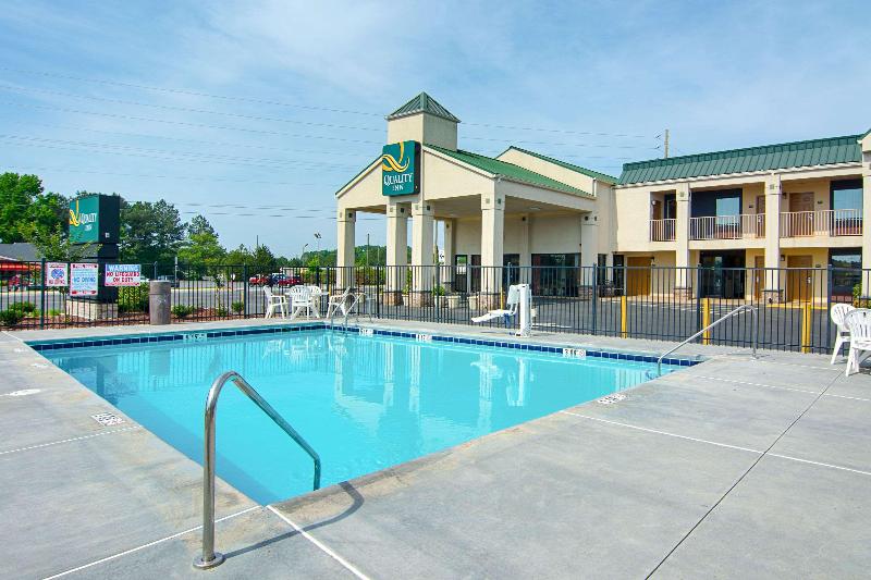 Отель Quality Inn Calhoun North I75