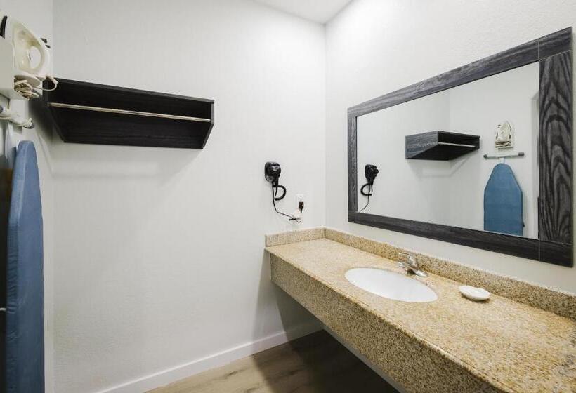 בית מלון כפרי Sapphire Inn And Suites