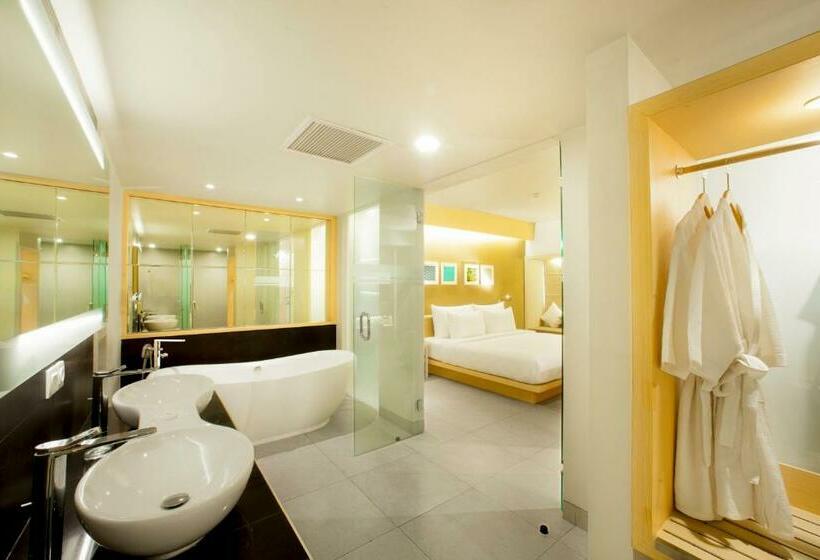 هتل Sevn Legian