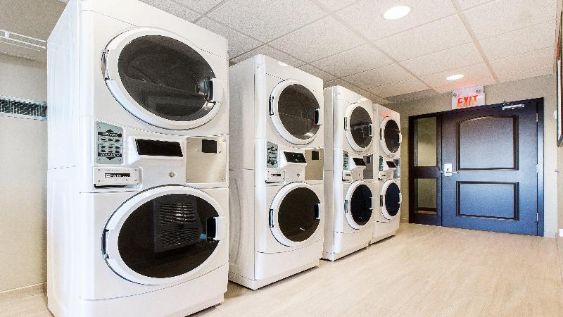 Отель Staybridge Suites West Edmonton, An Ihg