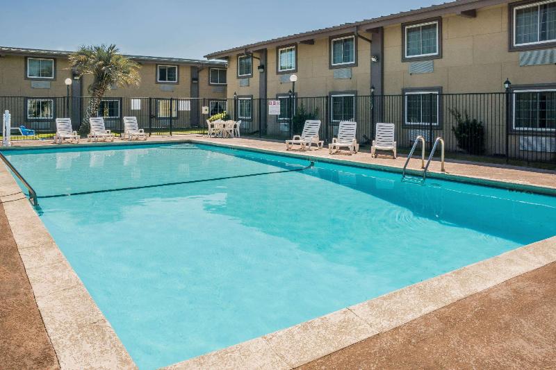 호텔 Super 8 By Wyndham Beaumont I 10 College St