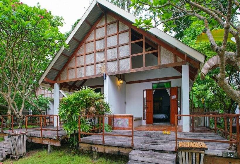 استراحتگاه Koh Munnork Private Island