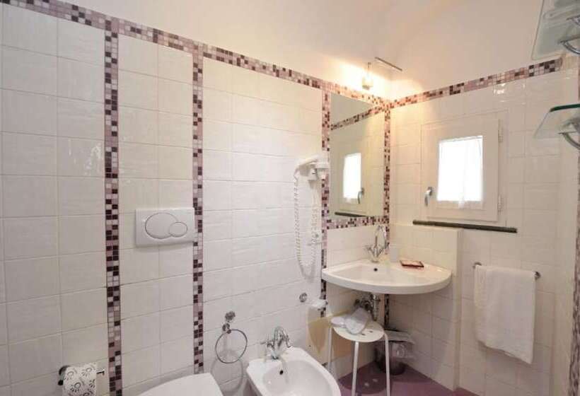 تختخواب و صبحانه Sharon House