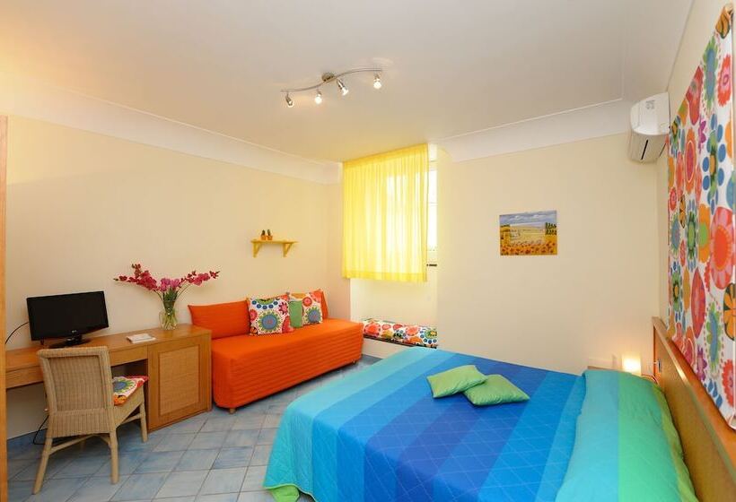 تختخواب و صبحانه Sharon House