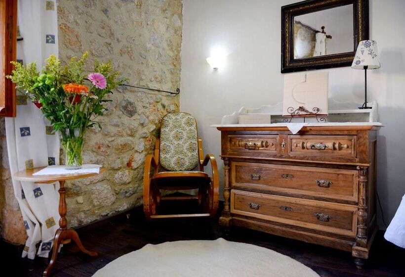 Ganimede Hotel, Galaxidi