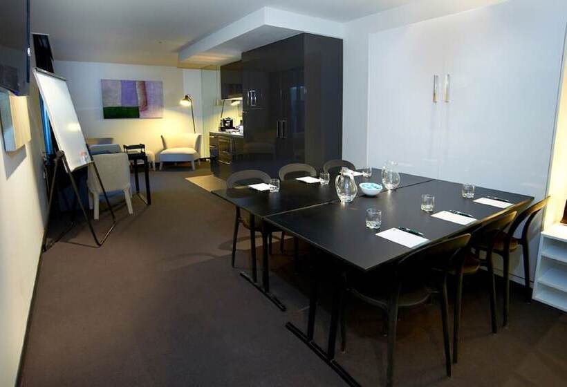 Отель Corporate Living Accommodation Hawthorn