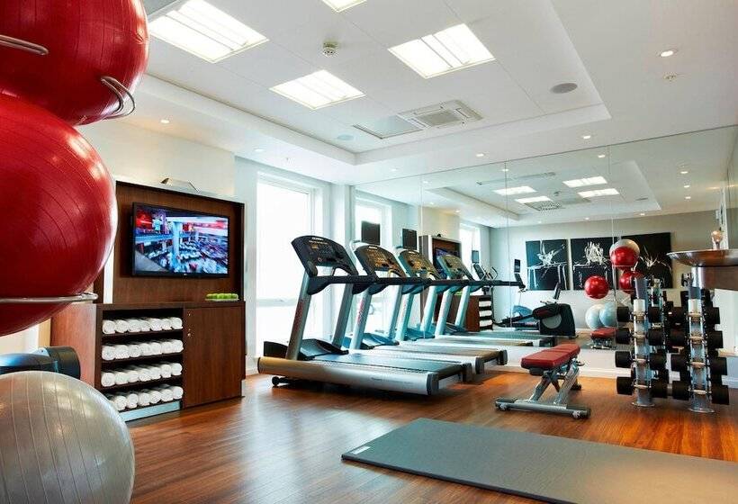 בית מלון כפרי Courtyard By Marriott Aberdeen Airport