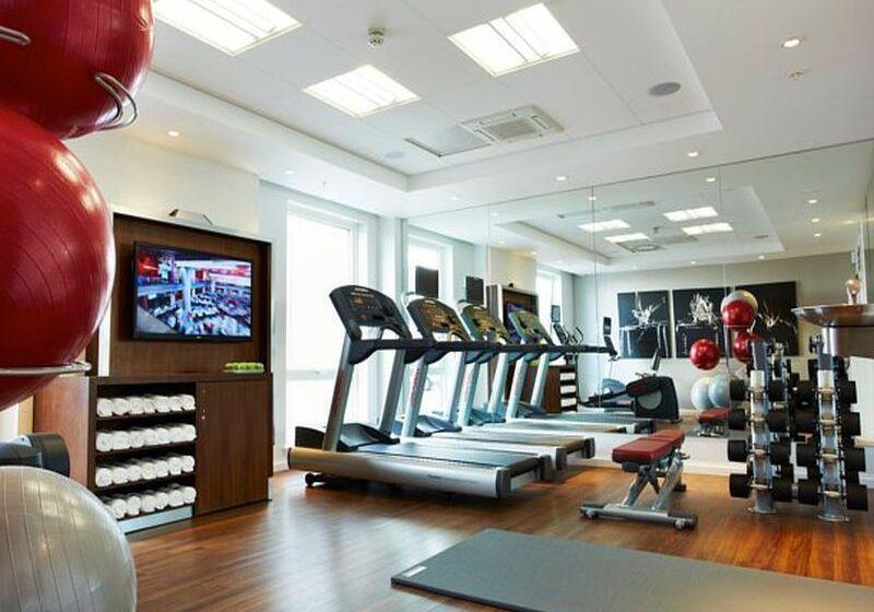 בית מלון כפרי Courtyard By Marriott Aberdeen Airport