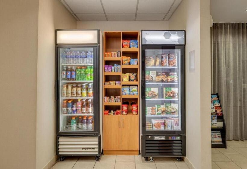 هتل Fairfield Inn & Suites By Marriott Lawton