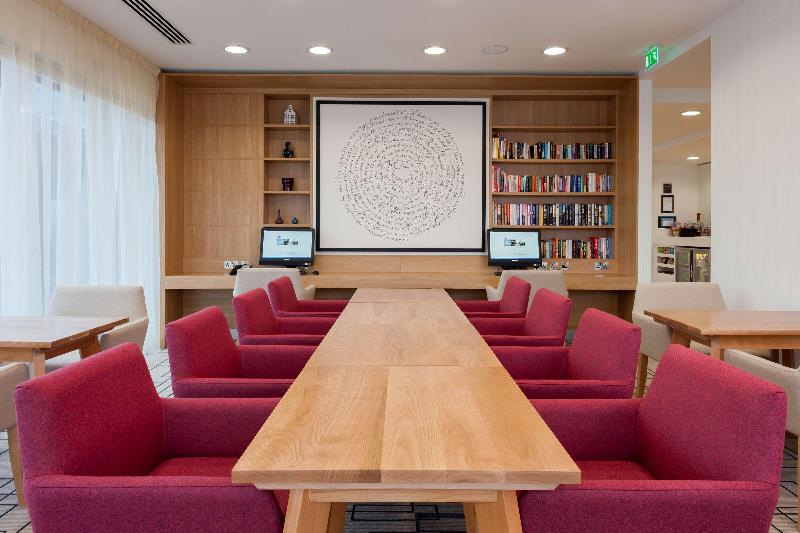 هتل Hampton By Hilton London Gatwick Airport