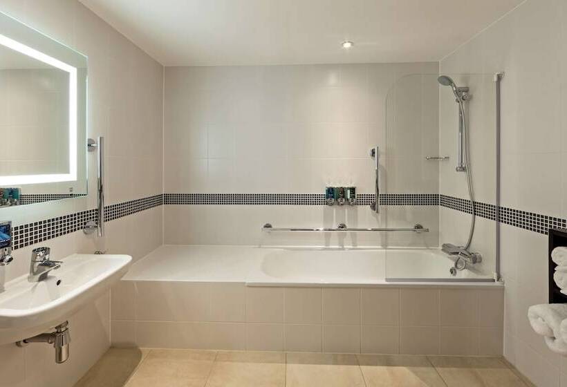 هتل Hampton By Hilton London Gatwick Airport