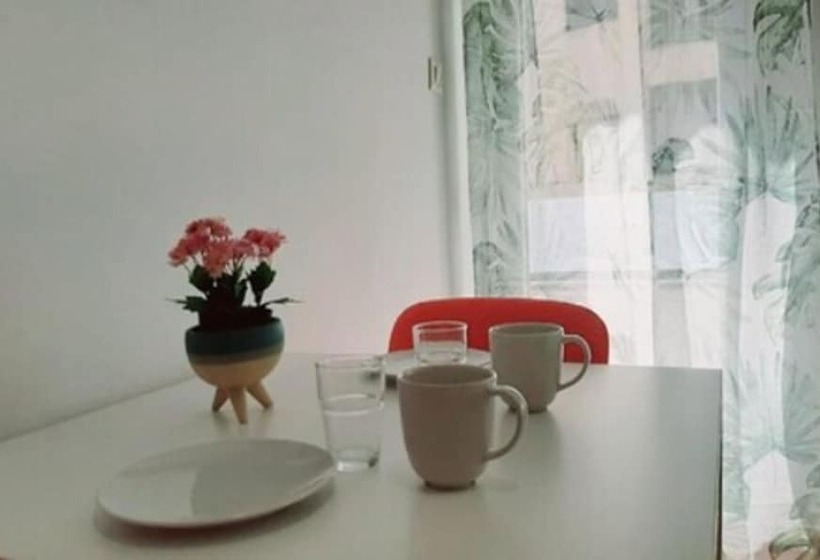 هتل Hostal Lucia By Gaiarooms