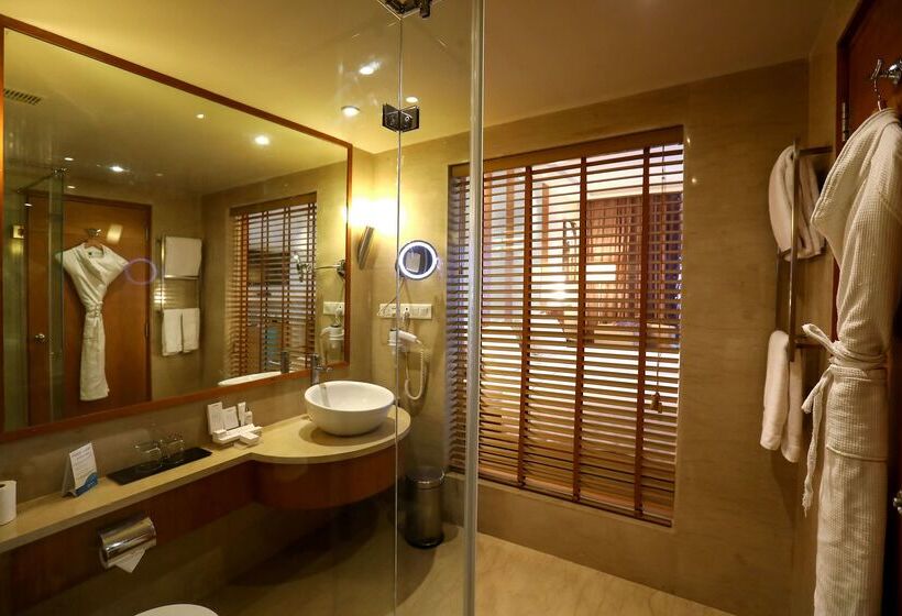 Radisson Blu Hotel Chennai City Centre