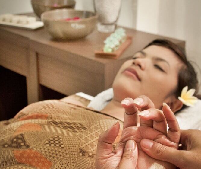 فندق Royal Regantris Kuta