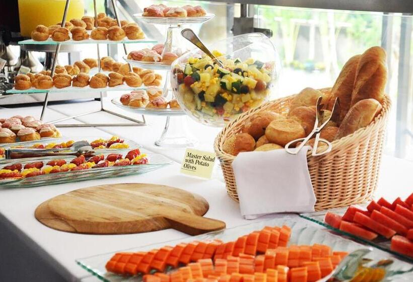 בית מלון כפרי The 1o1 Bali Fontana Seminyak