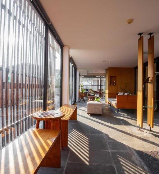 בית מלון כפרי The 1o1 Bali Fontana Seminyak